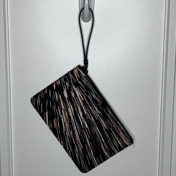 Lululemon Large Wristlet/Pouch - Picture 1 of 6